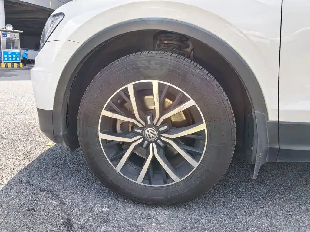 Volkswagen Tiguan L — миниатюра 12