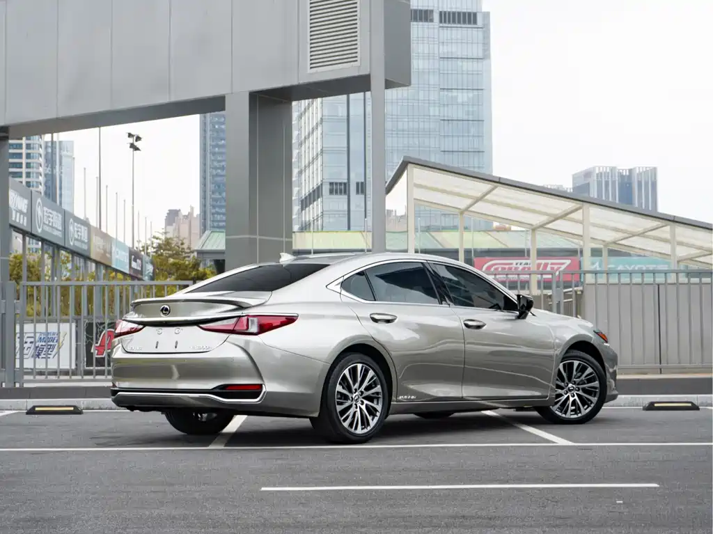 Lexus ES — миниатюра 6