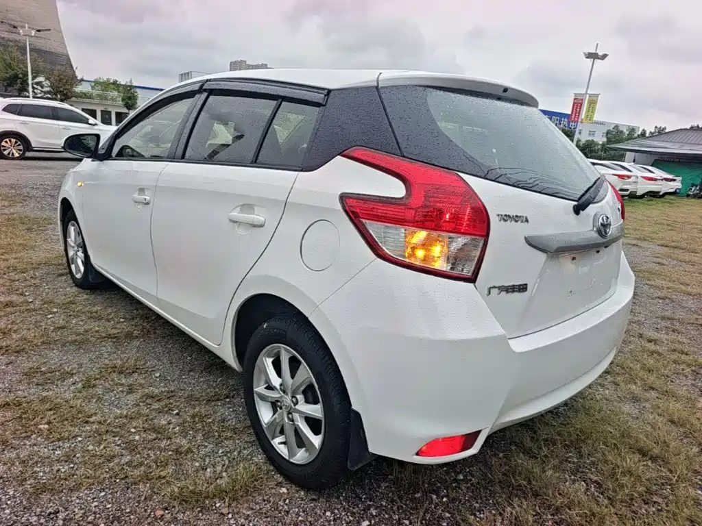Toyota Yaris L — миниатюра 5