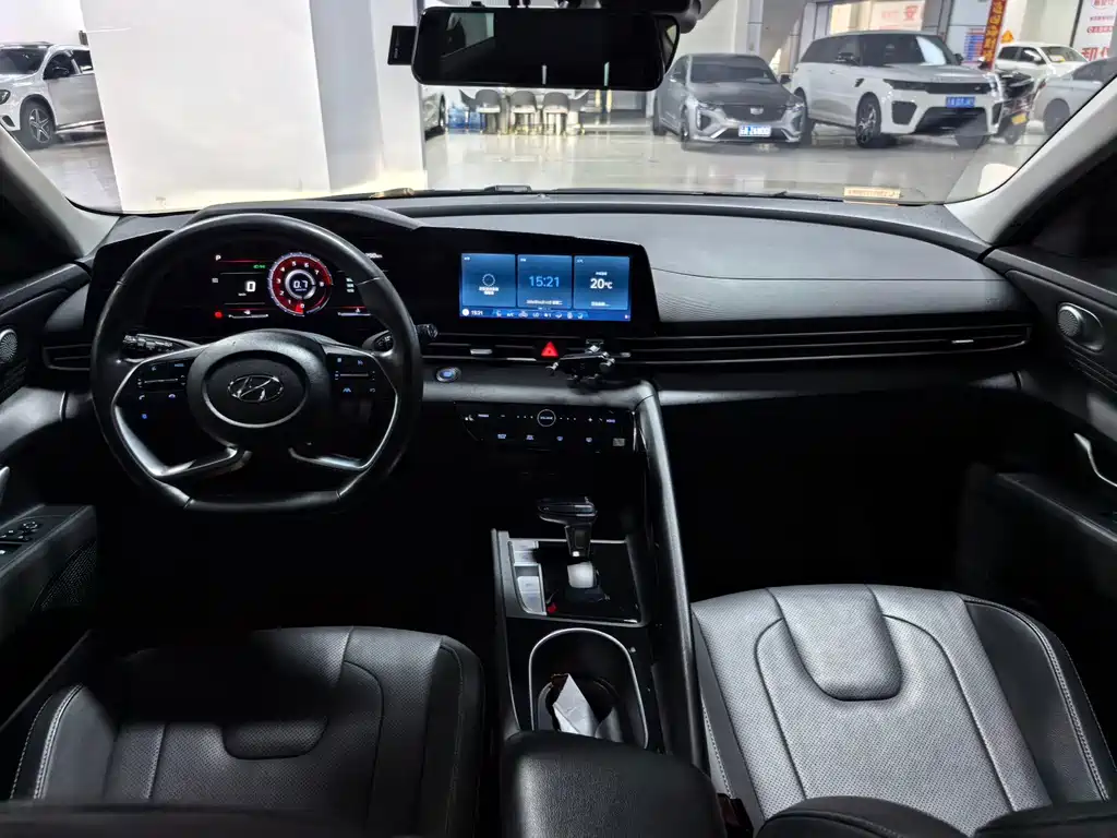 Hyundai Elantra 2021 1.5L CVT LUX Luxury
