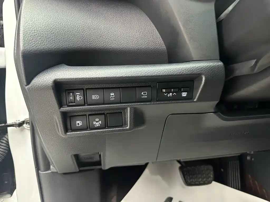 Toyota Granvia — миниатюра 16
