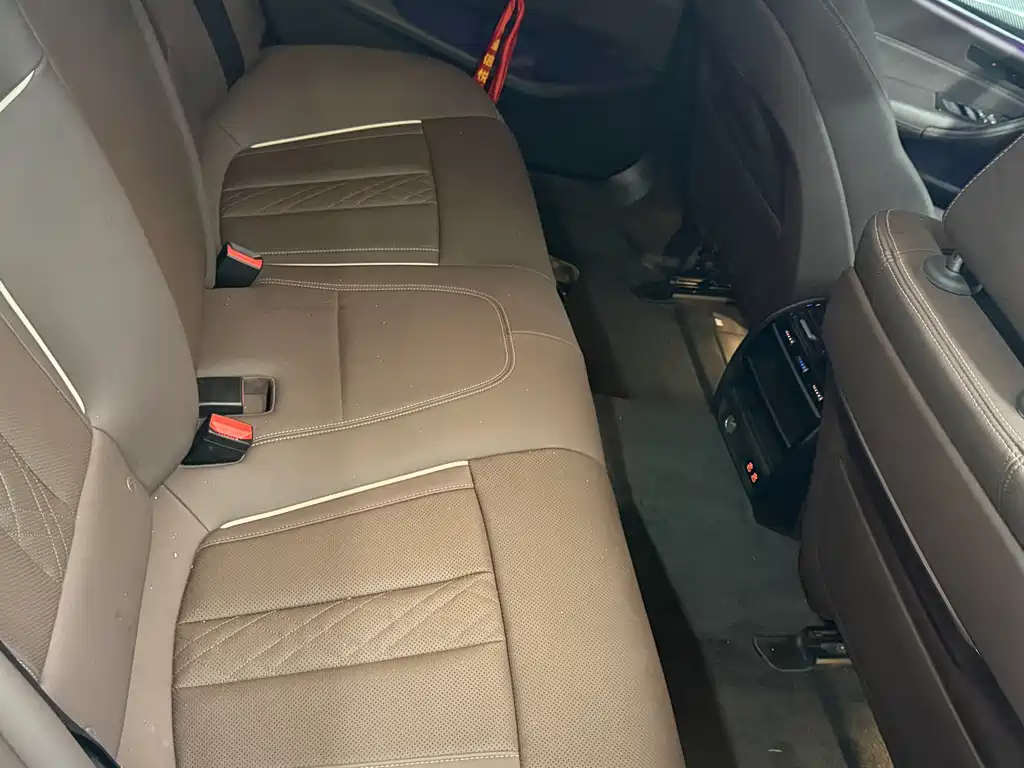 BMW 5 Series — миниатюра 6