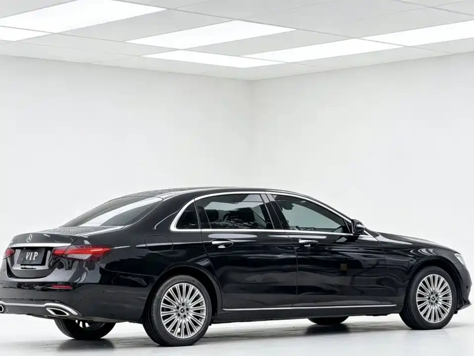 Mercedes-Benz E-Class — миниатюра 7