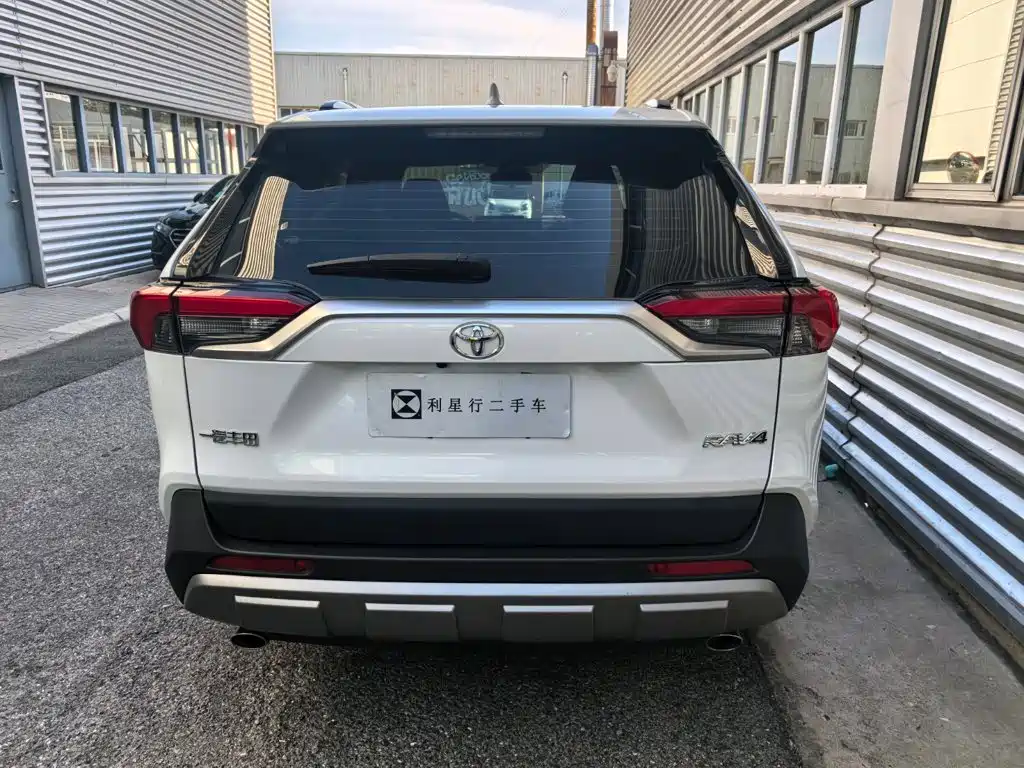 Toyota RAV4 — миниатюра 4
