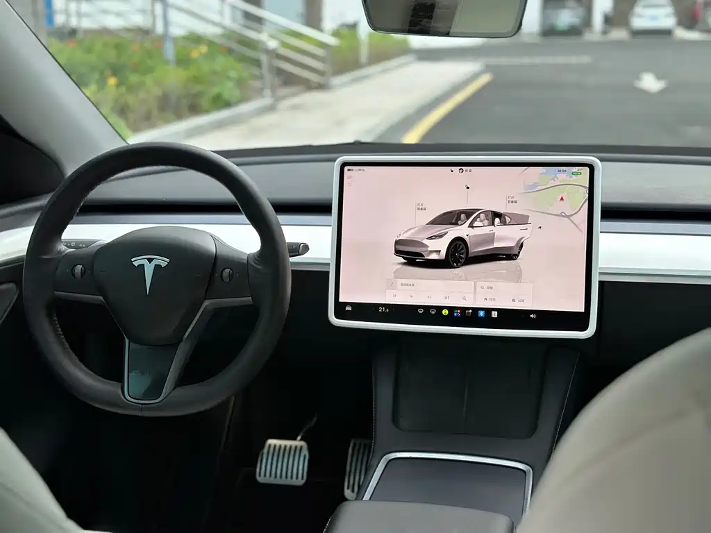 Tesla Model Y — миниатюра 14