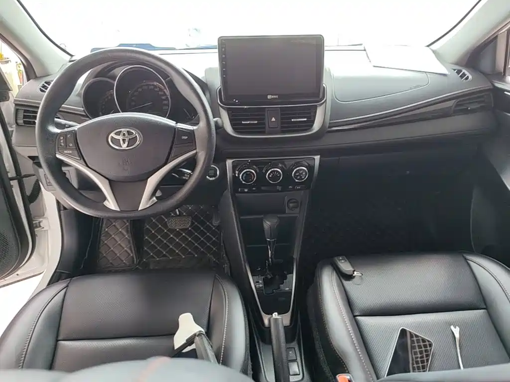 Toyota Yaris L — миниатюра 10