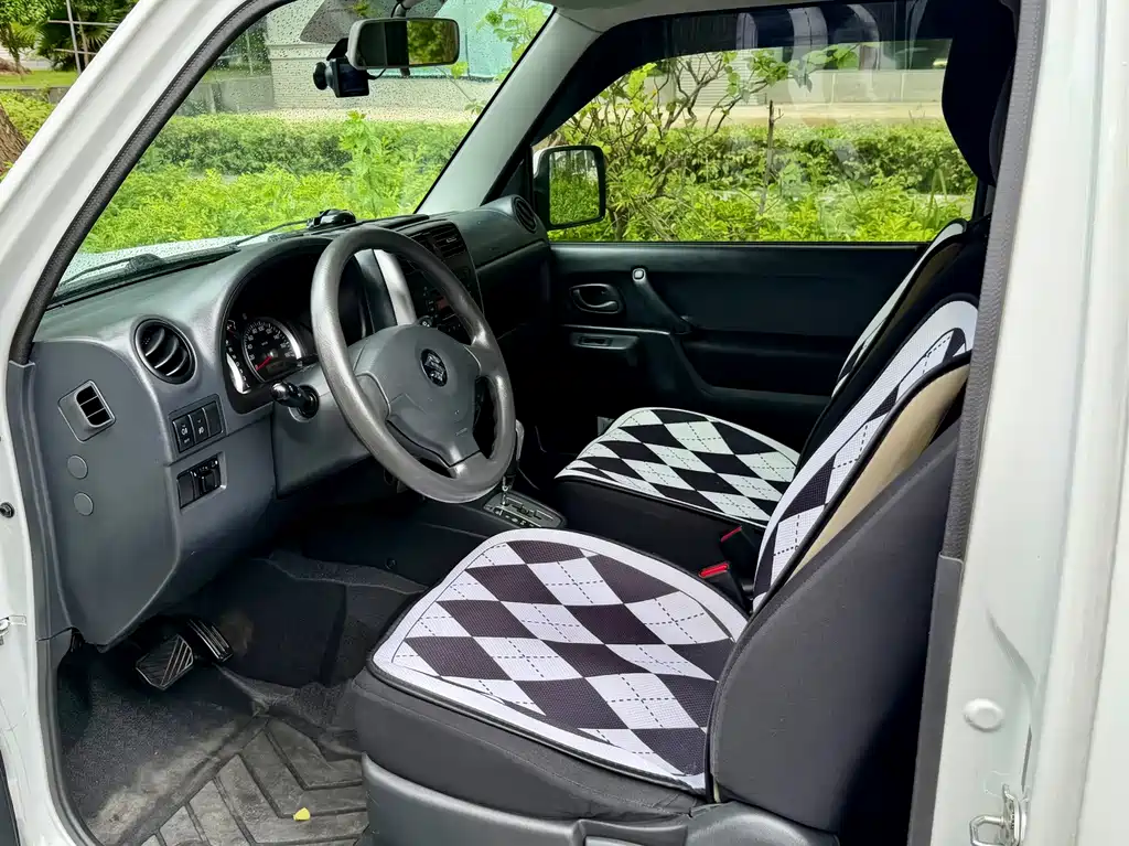 Suzuki Jimny — миниатюра 5