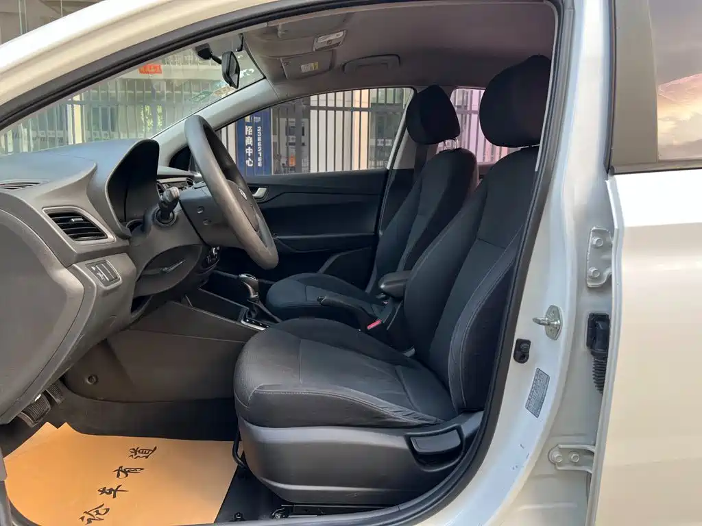 Hyundai Verna — миниатюра 3