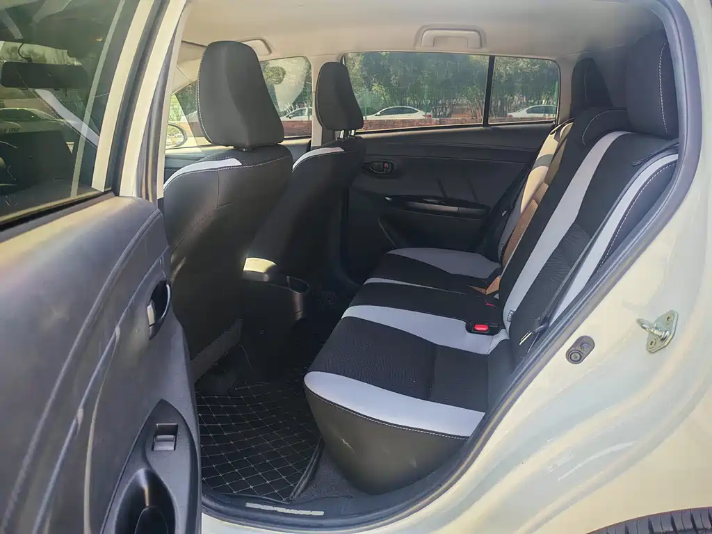 Toyota Yaris L — миниатюра 13