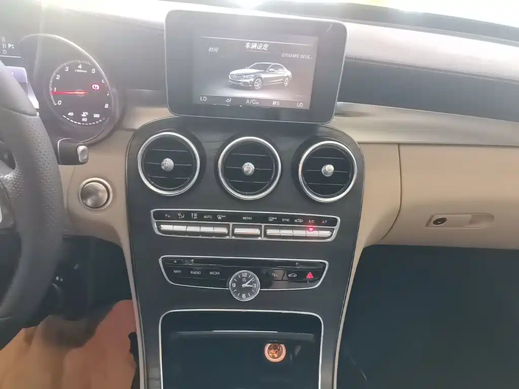 Mercedes-Benz C-Class — миниатюра 13