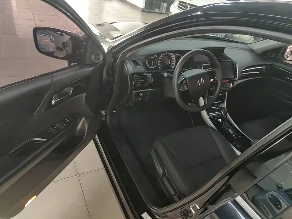 Honda Accord — миниатюра 16