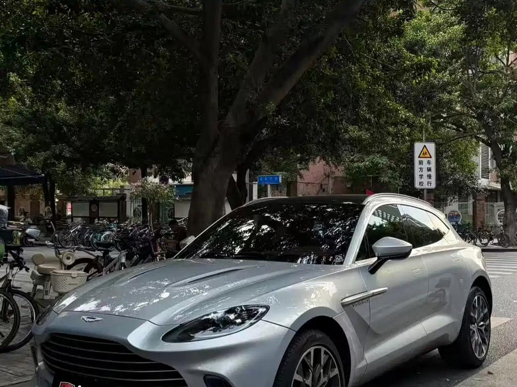 Aston Martin DBX