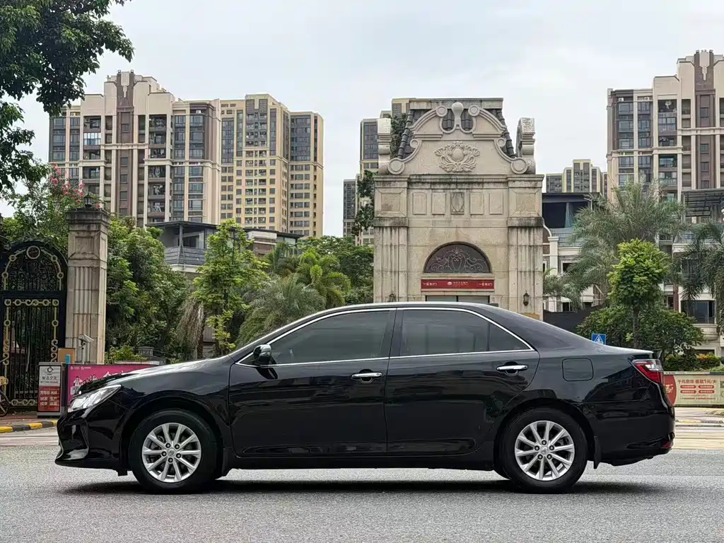 Toyota Camry — миниатюра 4