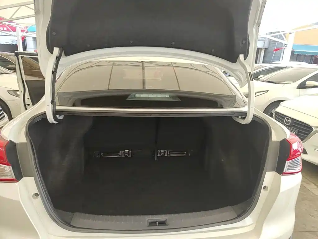 Nissan Bluebird — миниатюра 19