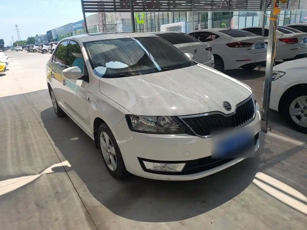 Skoda Rapid — миниатюра 4
