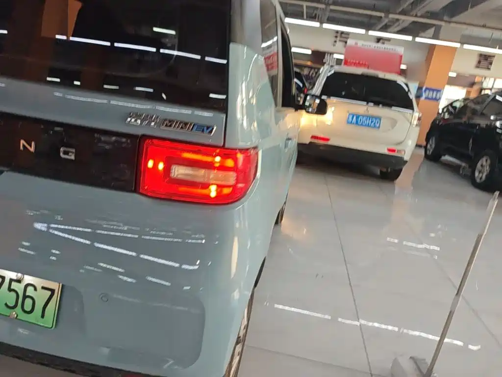 Wuling MINIEV — миниатюра 8
