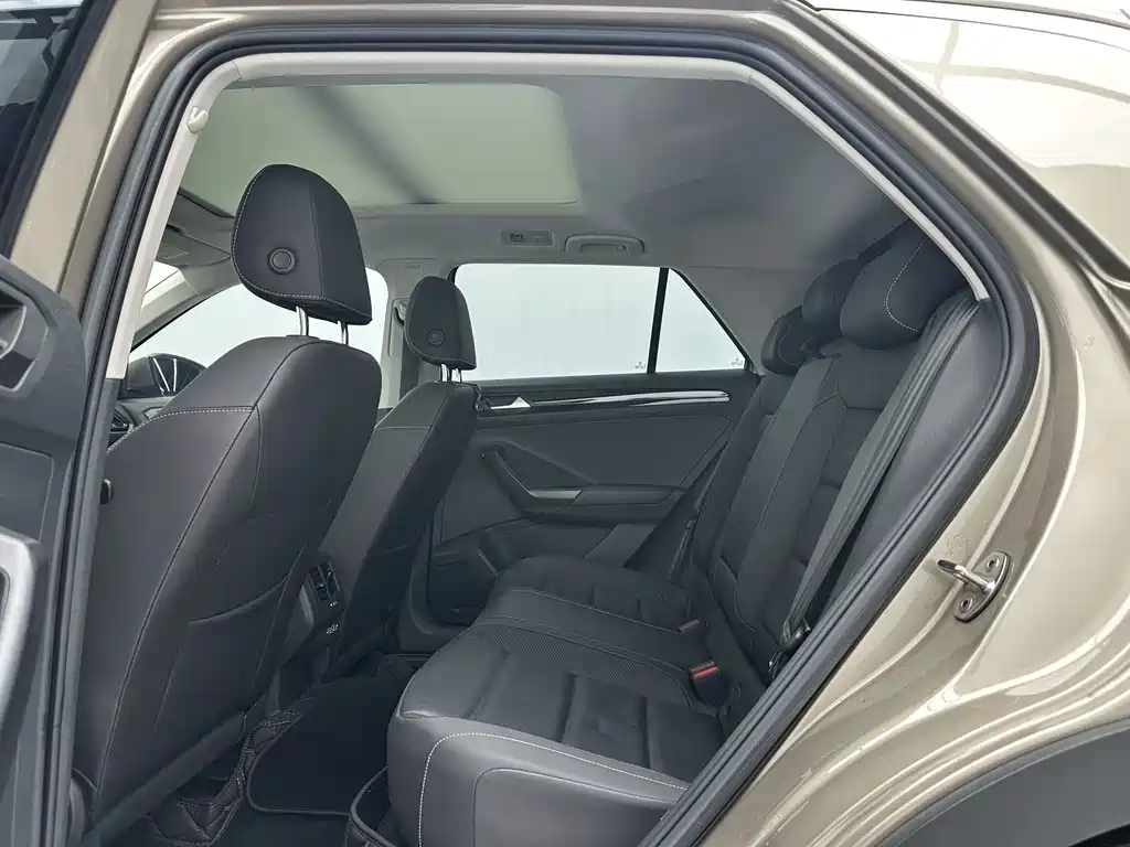 Volkswagen T-Roc — миниатюра 6