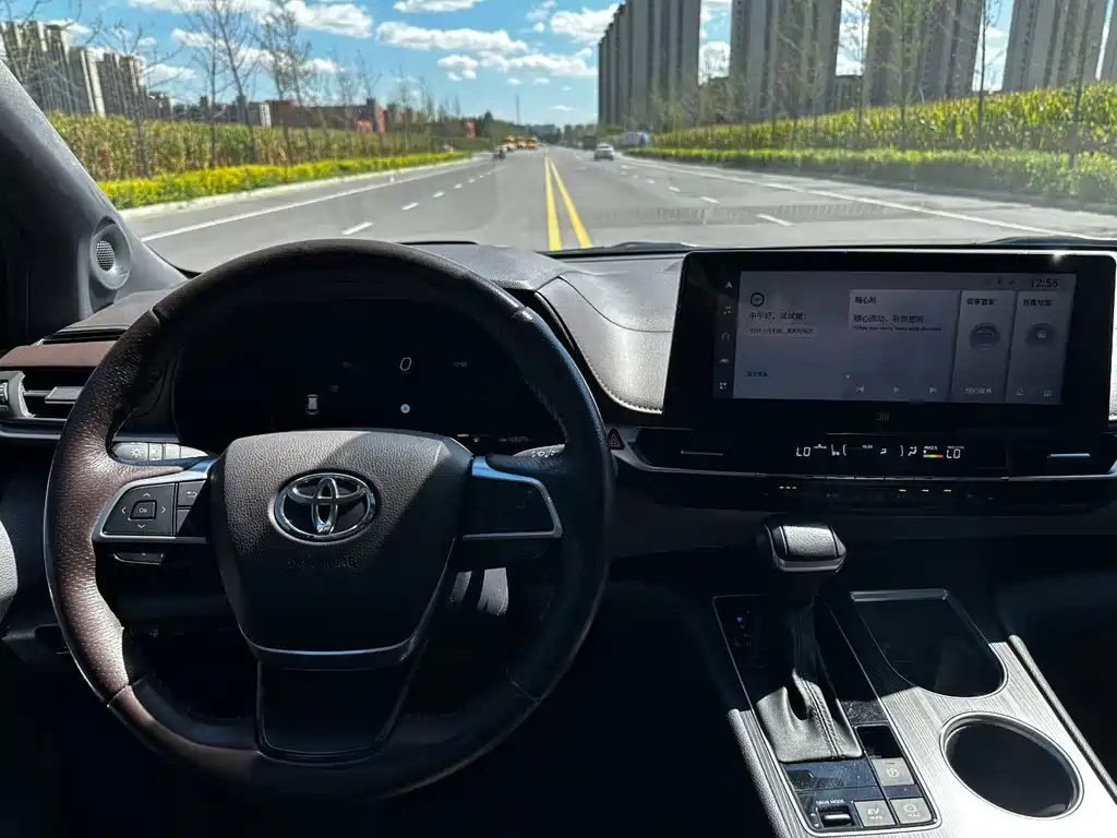 Toyota Granvia — миниатюра 6