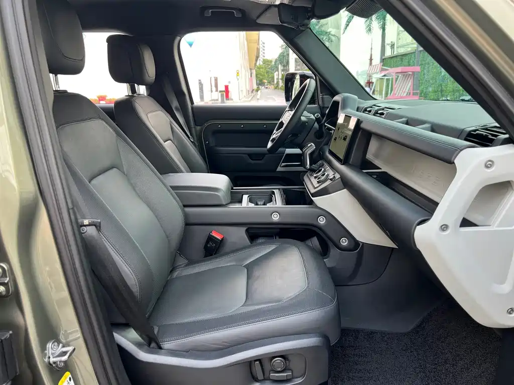 Land Rover Defender — миниатюра 12