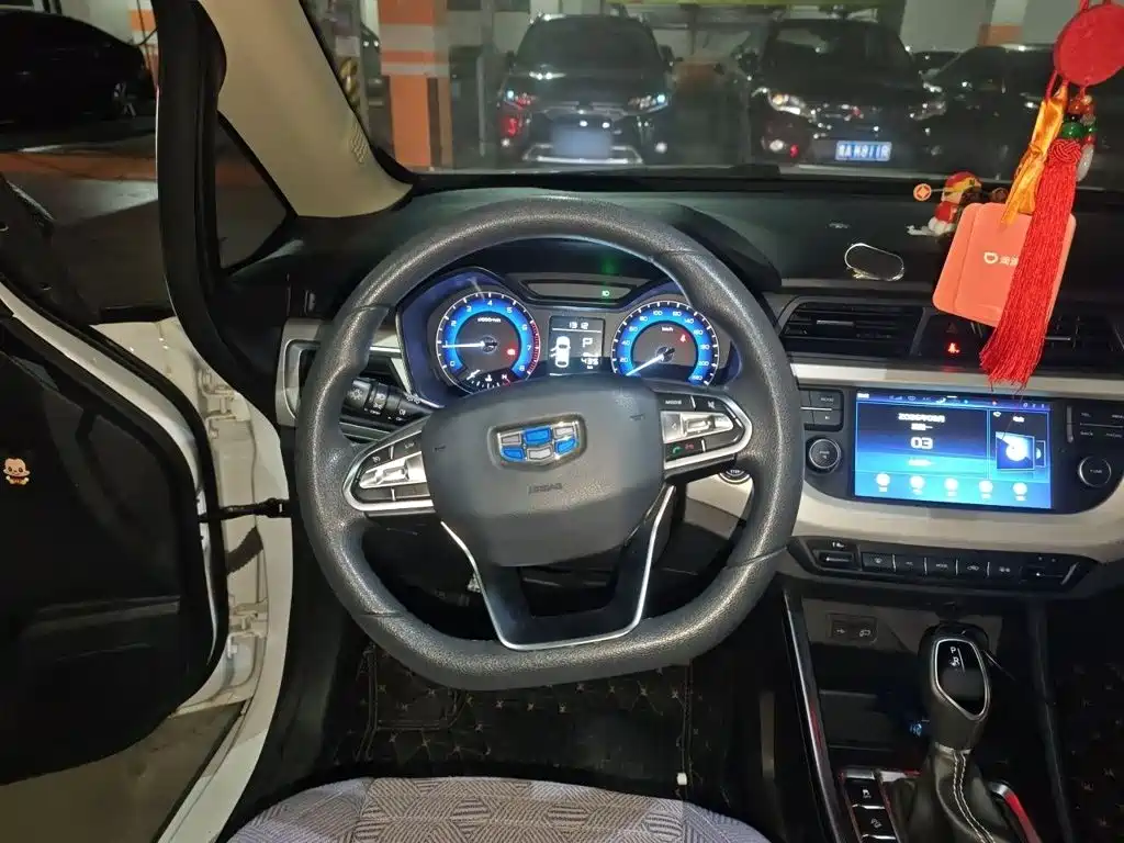 Geely Vision X3 — миниатюра 3