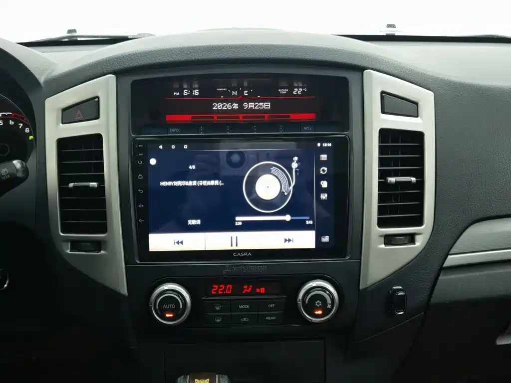 Mitsubishi Pajero (Import) — миниатюра 12