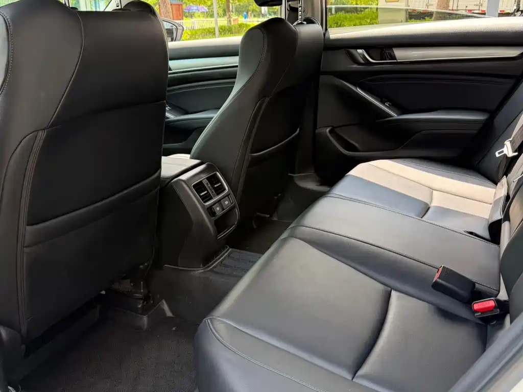 Honda Accord — миниатюра 10
