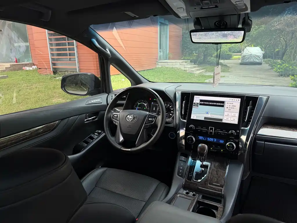 Toyota Vellfire — миниатюра 9