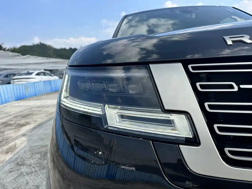 Land Rover Range Rover — миниатюра 17