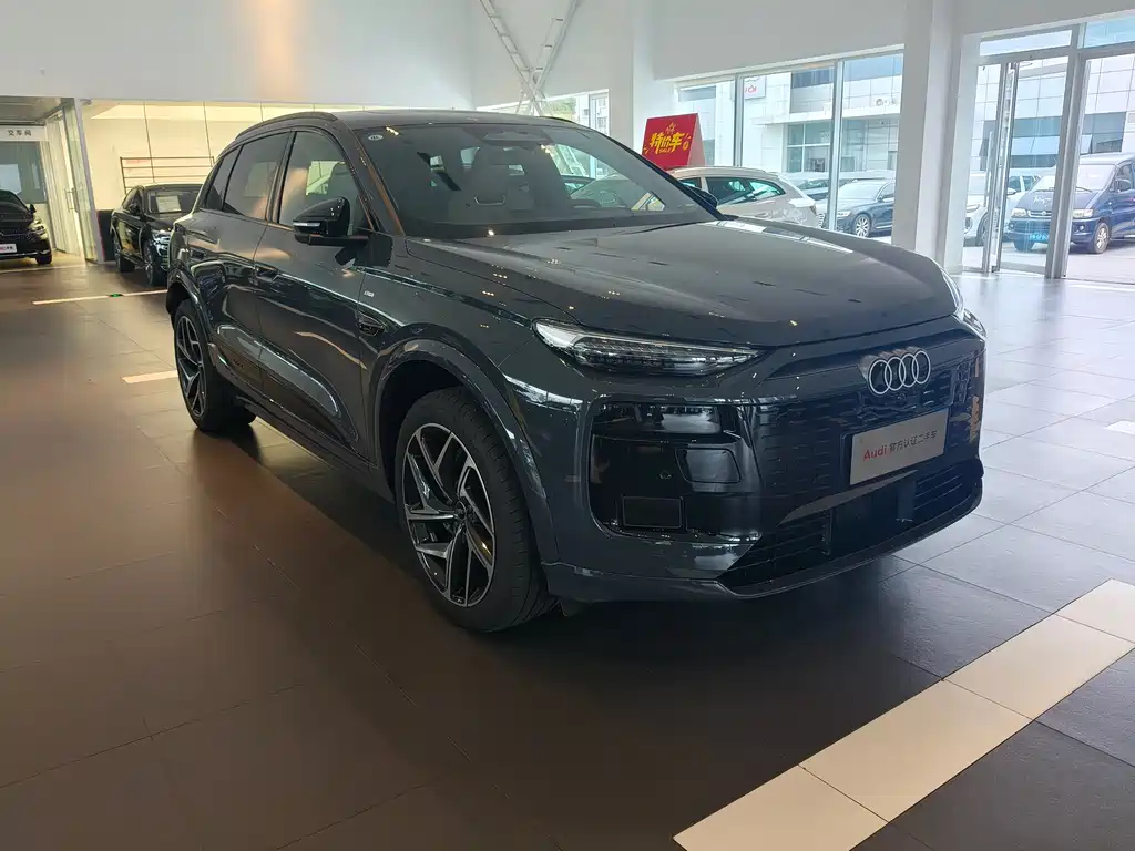 AUDI Q6L E TRON