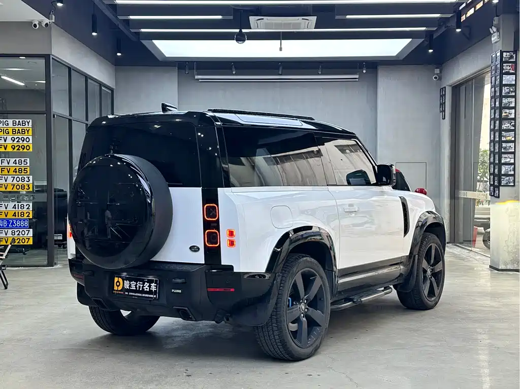 LAND ROVER DEFENDER