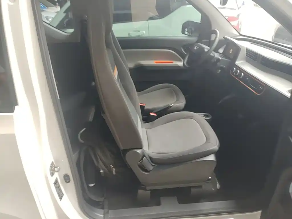 Wuling MINIEV — миниатюра 25