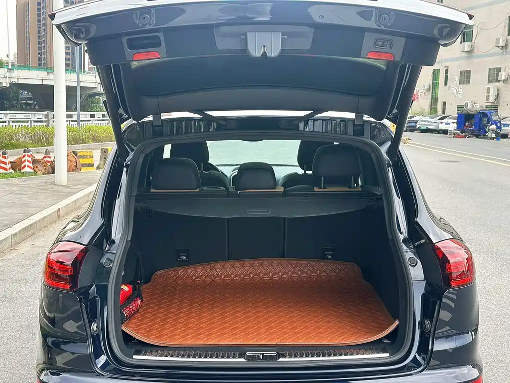 Porsche Cayenne — миниатюра 17
