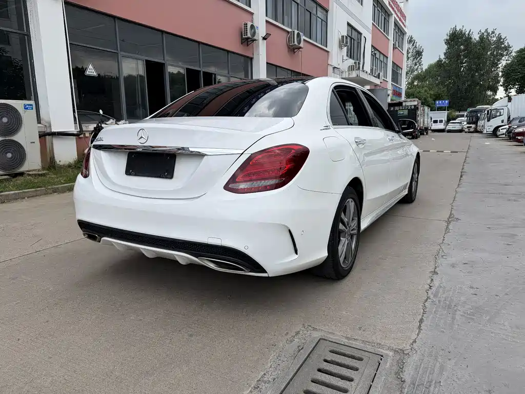 Mercedes-Benz C-Class — миниатюра 12