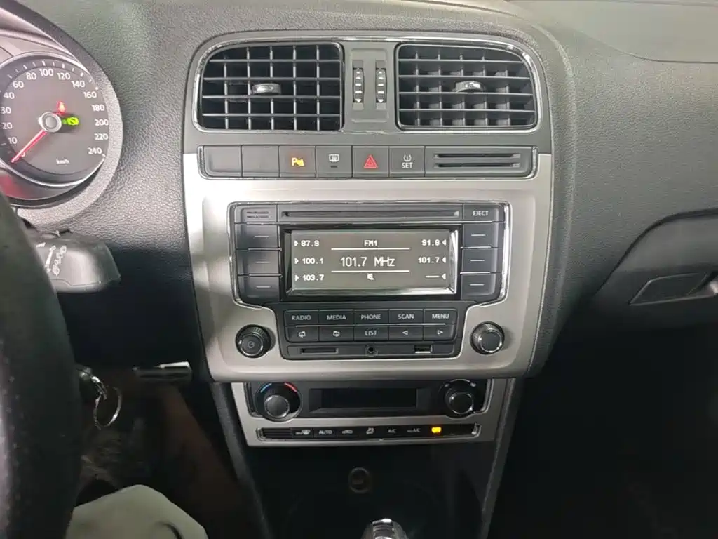 Volkswagen Polo — миниатюра 13