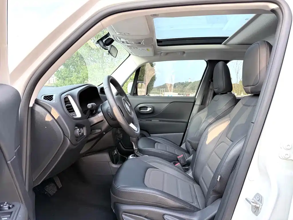 Jeep Renegade 2019 220T AT Lead