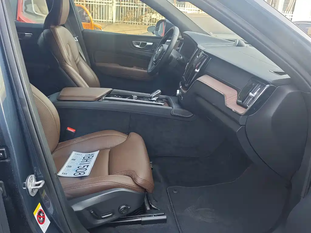 VOLVO XC60 PLUG IN HYBRID