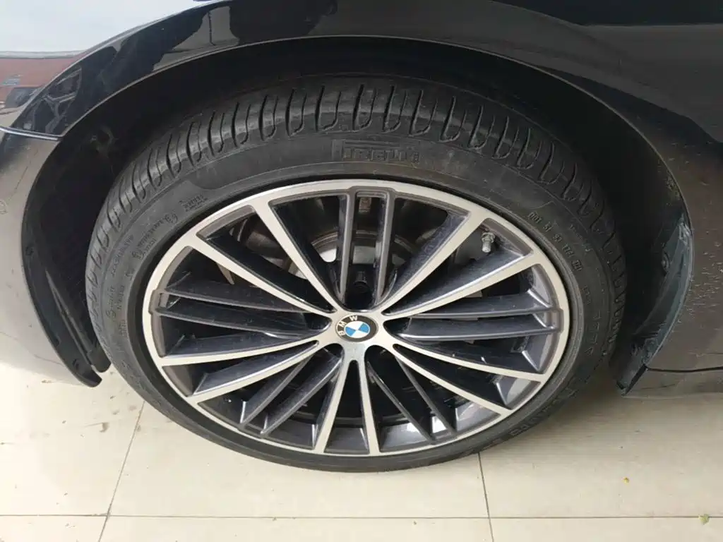 BMW 5 Series — миниатюра 23