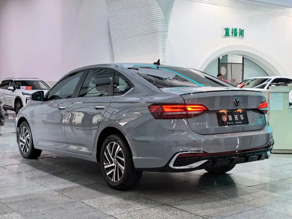 Volkswagen Lavida — миниатюра 4
