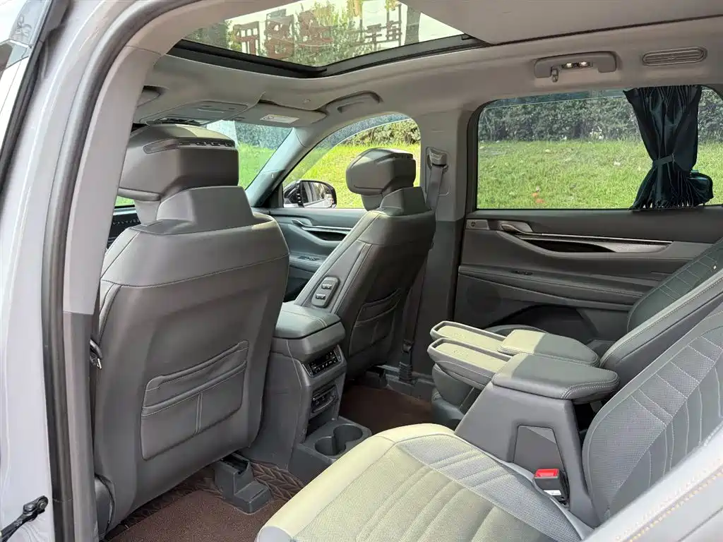 Ford Edge 2023 L 2.0T EcoBoost мест