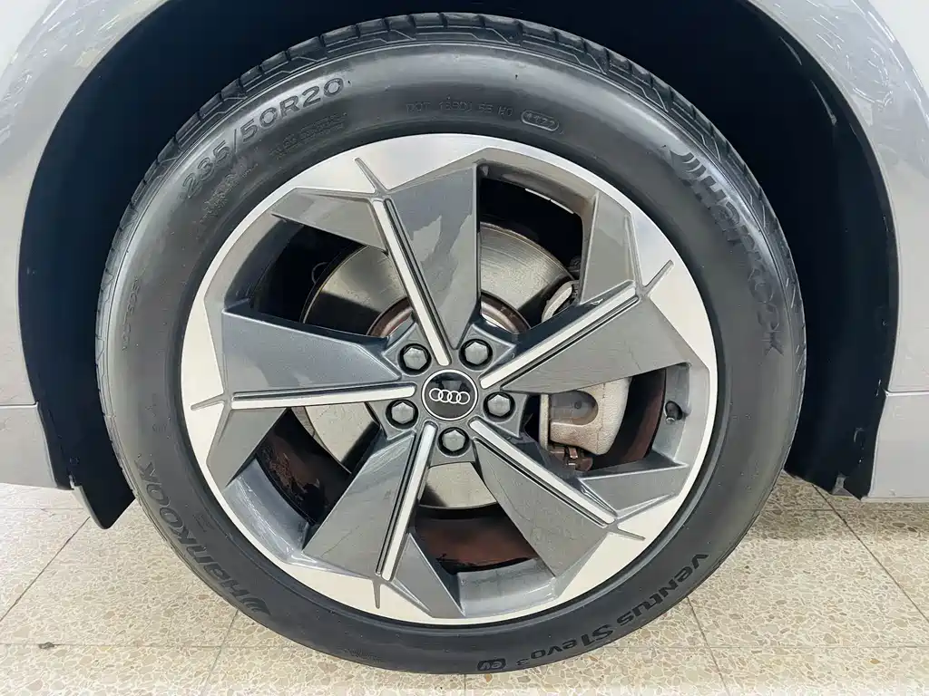 Audi Q5 e-tron — миниатюра 3