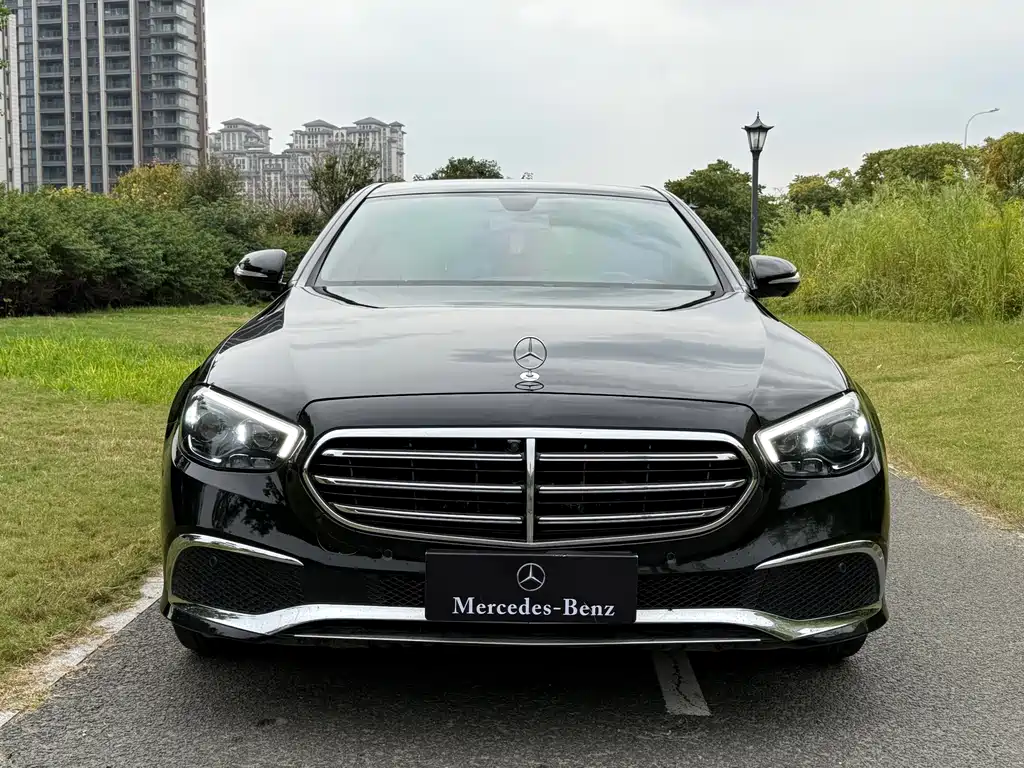 Mercedes-Benz E-Class — миниатюра 2