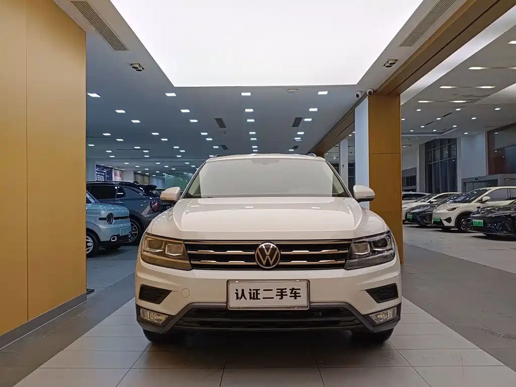 Volkswagen Tiguan L — миниатюра 2