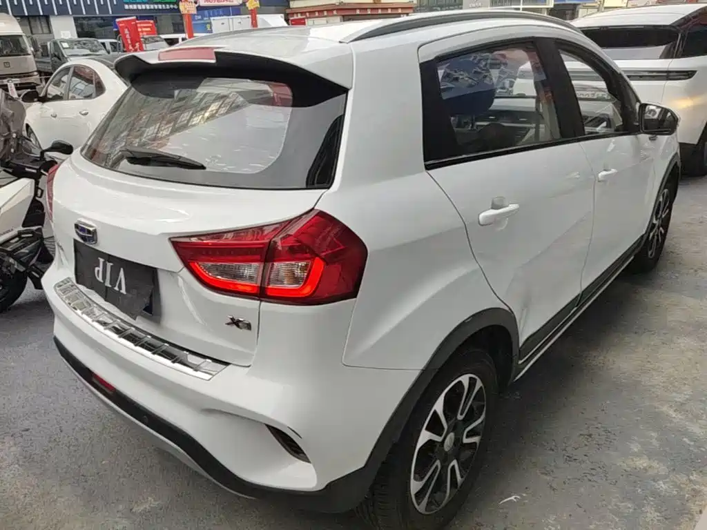 Geely Vision X3 — миниатюра 7