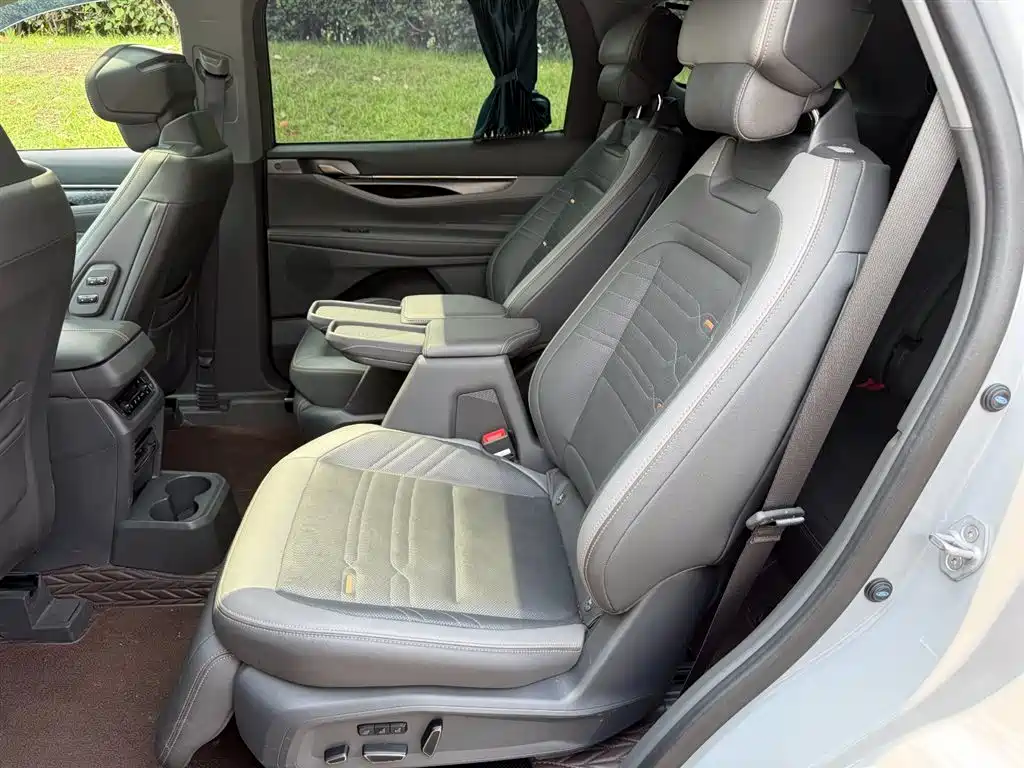 Ford Edge 2023 L 2.0T EcoBoost мест