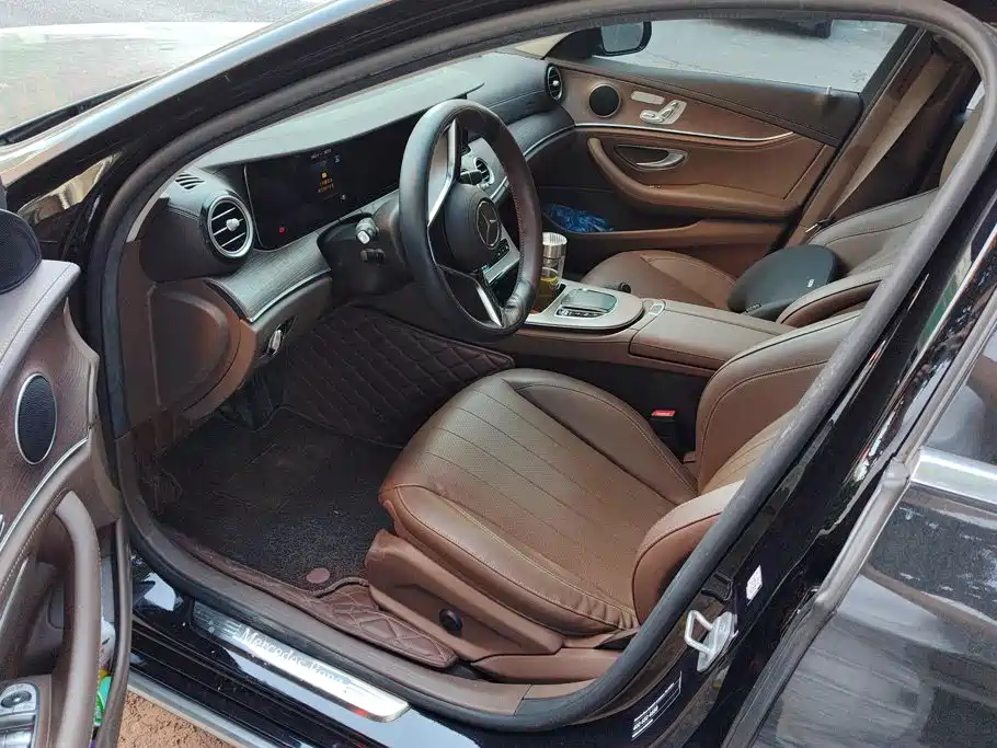 Mercedes-Benz E-Class — миниатюра 9