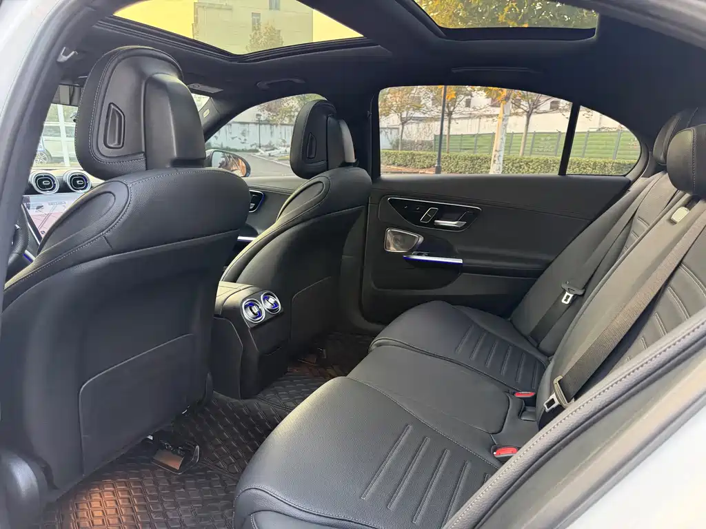 Mercedes-Benz C-Class — миниатюра 12