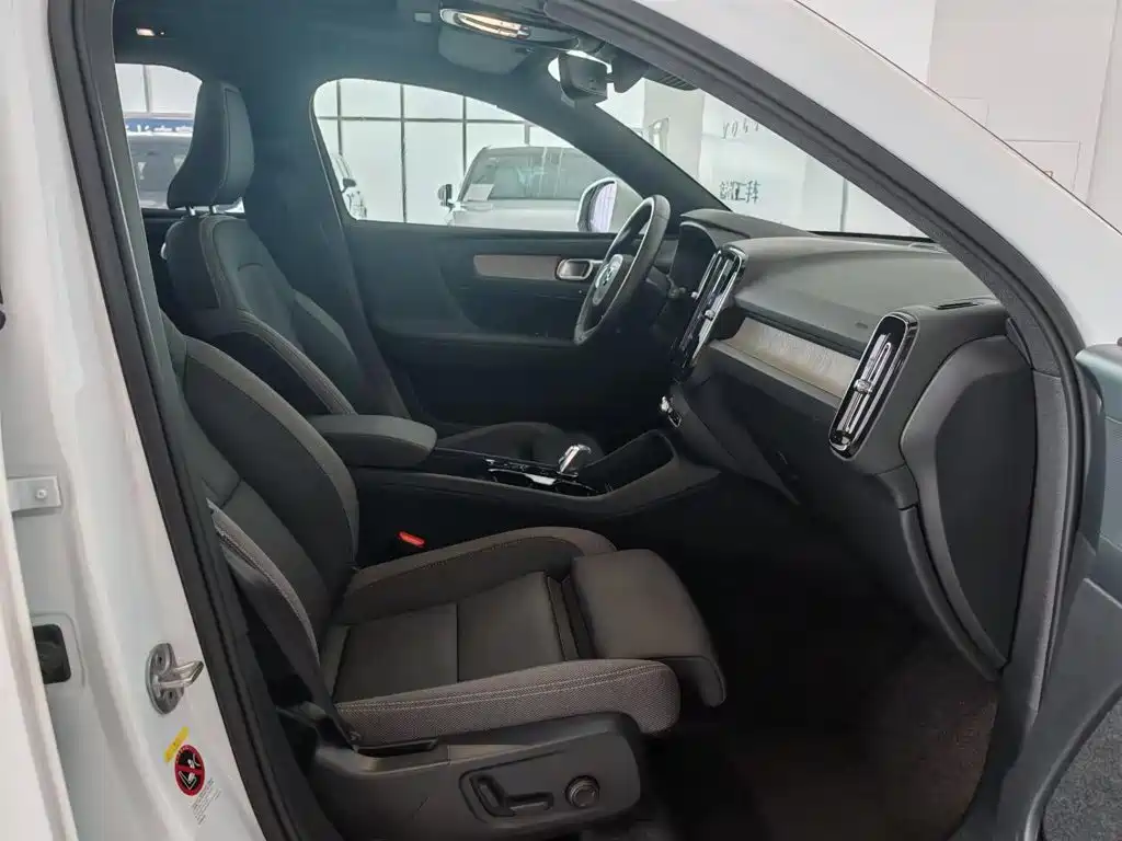 Volvo XC40 — миниатюра 23
