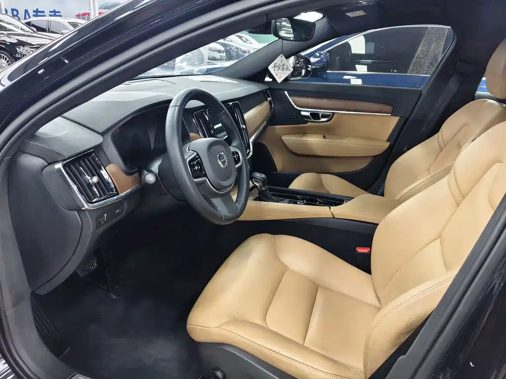 Volvo S90 — миниатюра 8