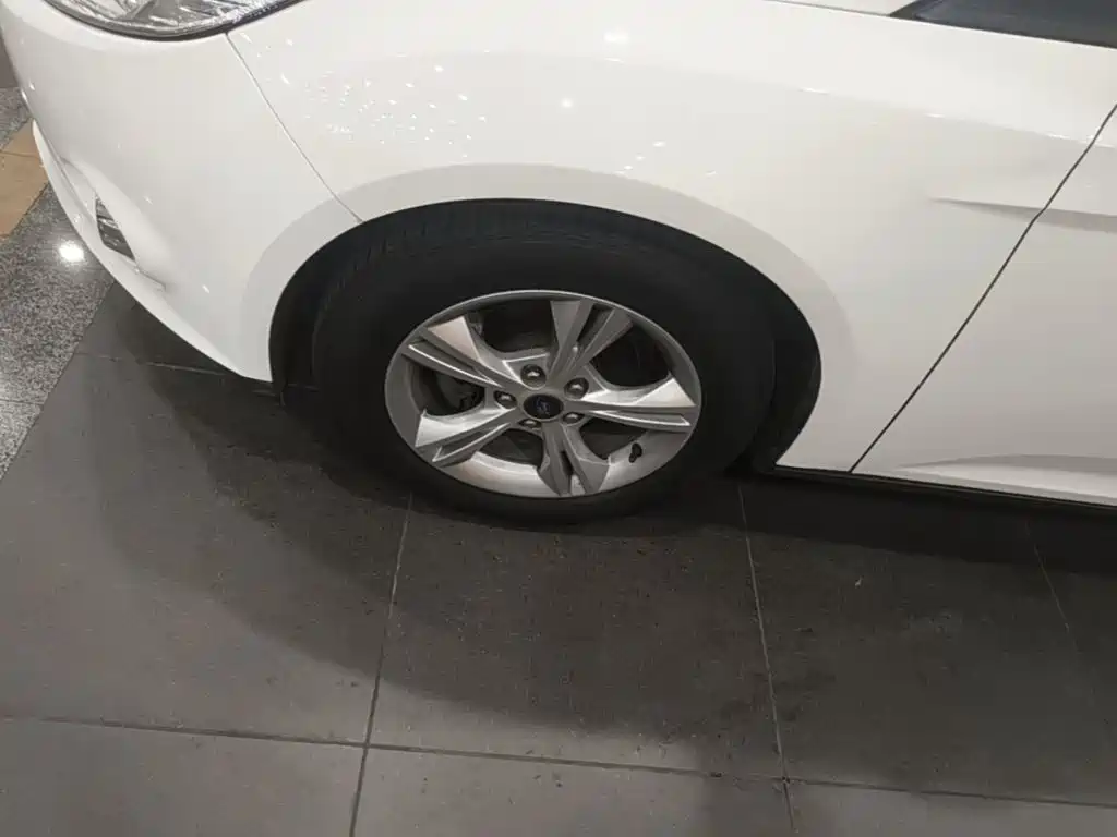 Ford Focus — миниатюра 23