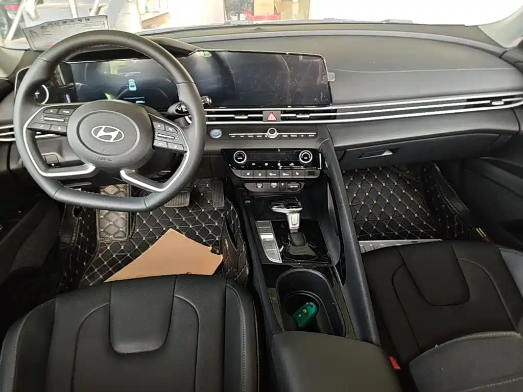 Hyundai Elantra — миниатюра 10